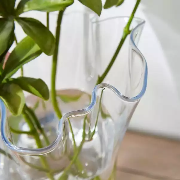 Dunelm Large Glass Handkerchief Vase 3 Dunelm Large Glass Handkerchief Vase - Image 3